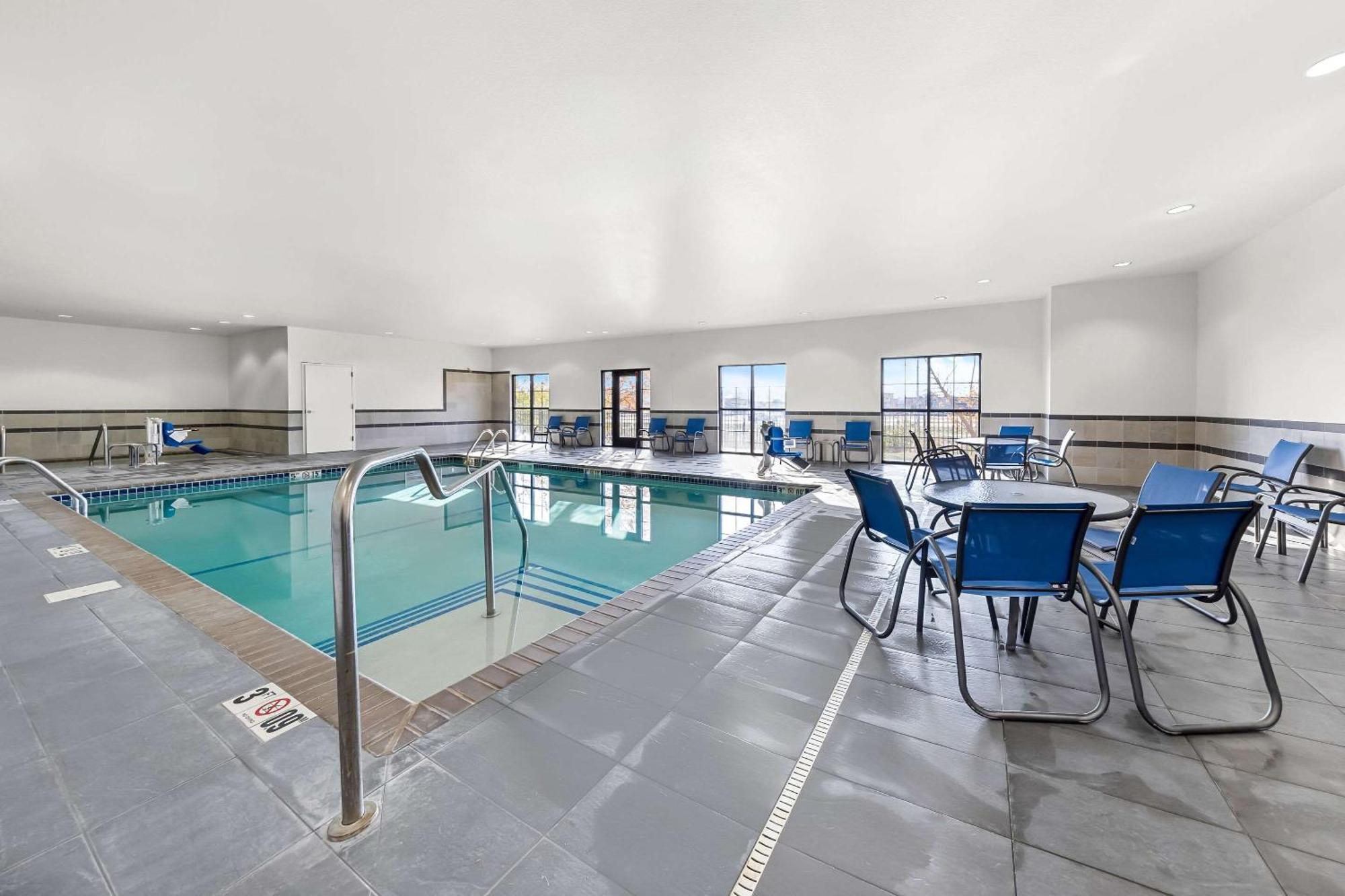 Comfort Inn & Suites West - Medical Center Рочестер Екстер'єр фото